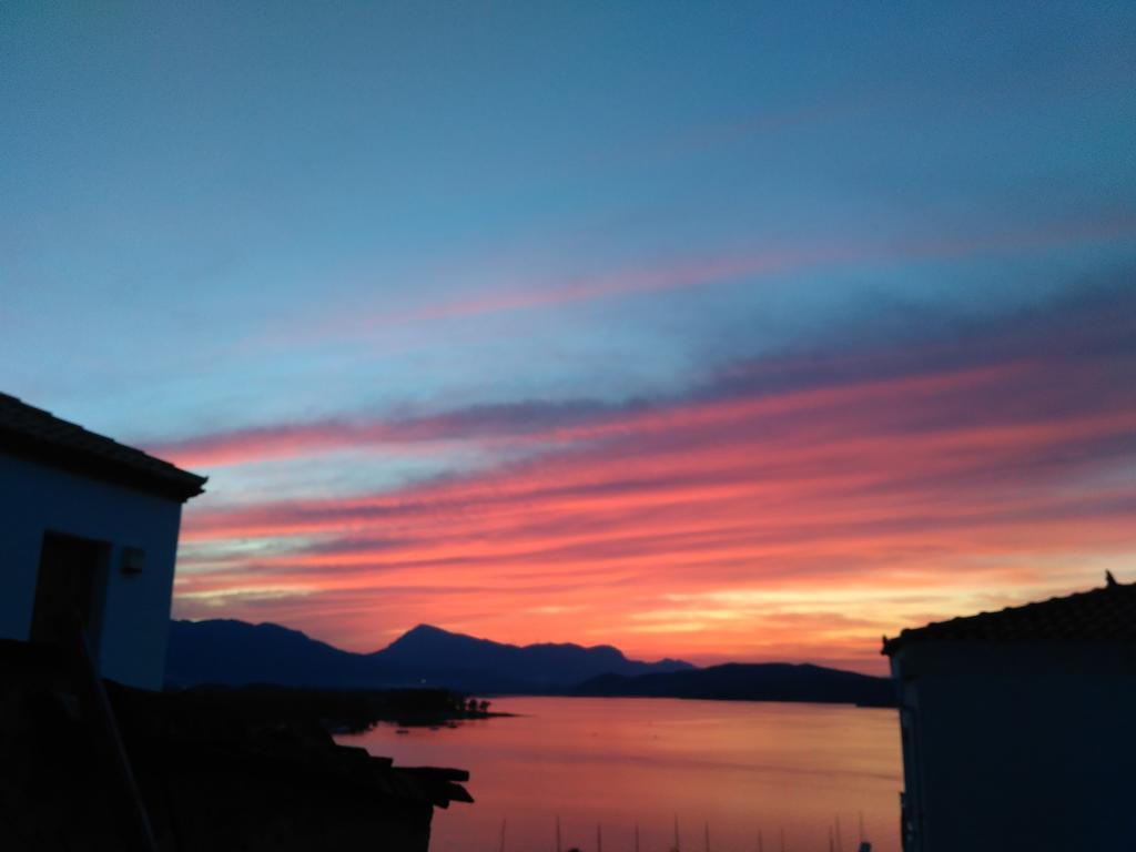 דירות Poros Town Panoramic View מראה חיצוני תמונה